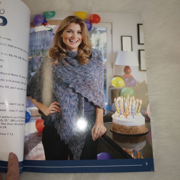 BOOK Knit Along w/ Debbie Macomber, Friendship Shawls, 10 shawls to make - Picture 3 of 10